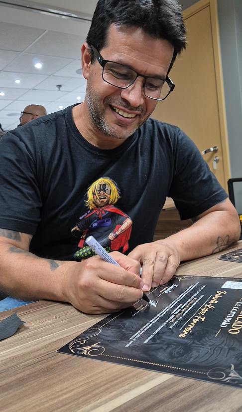 Aluno desenvolvendo estudo de realismo